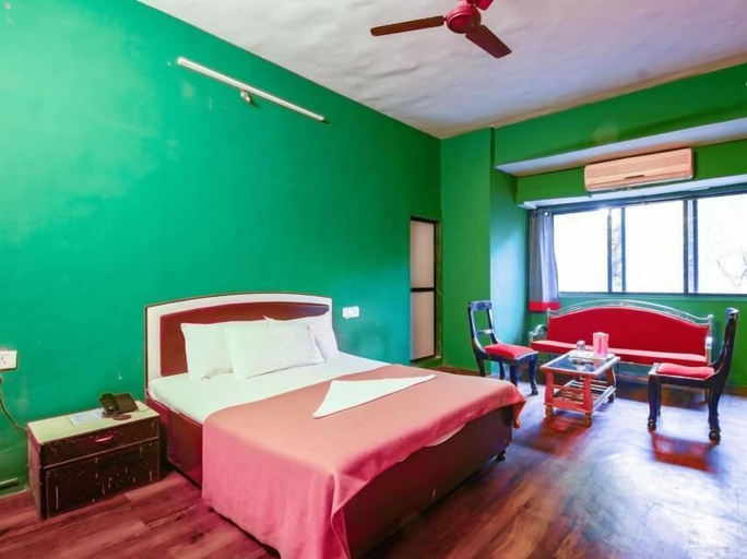 Bedroom 4, Evergreen Hotel, Mumbai Suburban