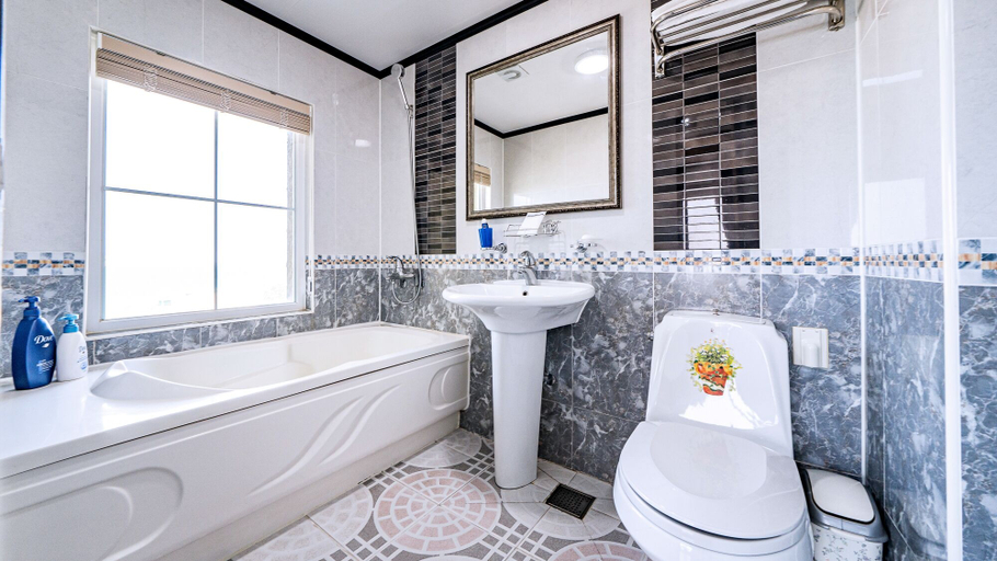Bathroom 4, Gangneung Pension Sea and - Pet Friendly, Gangneung