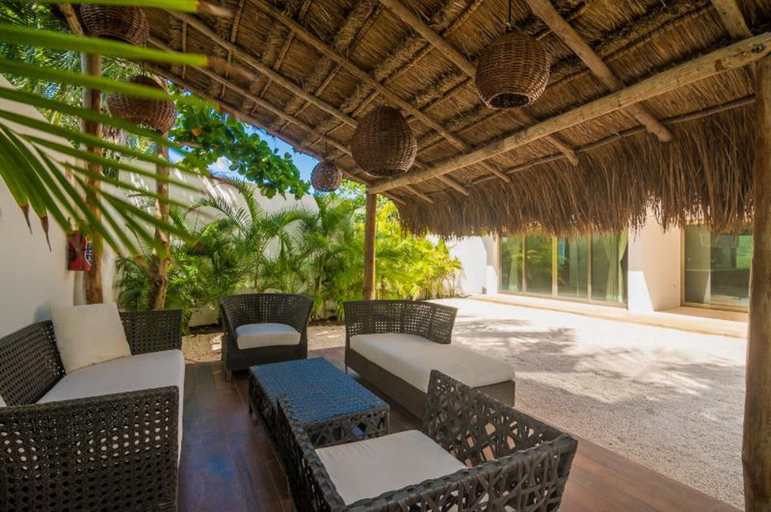 Food & Drinks, Acacia Condos, Cozumel