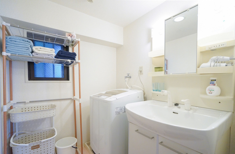 Bathroom 3, Pine Brook, Osaka
