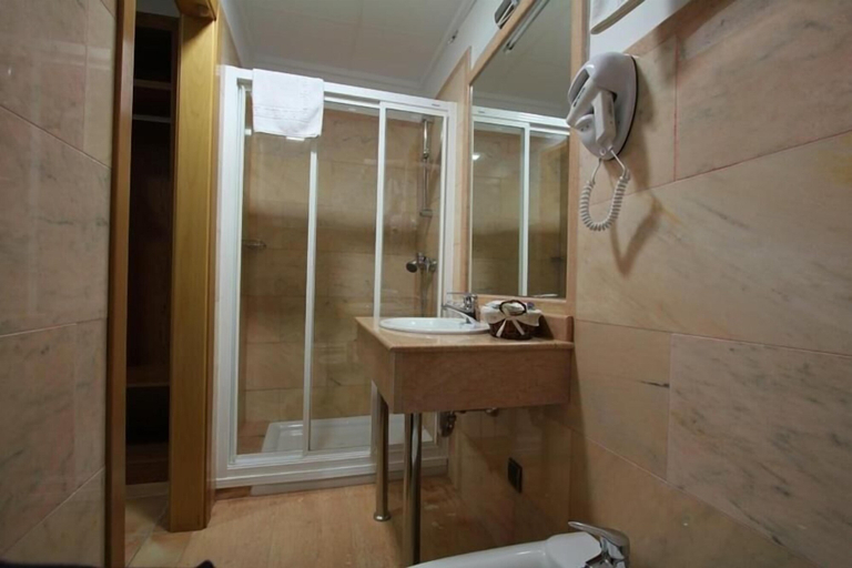 Bathroom 5, Hotel La Galerica, Murcia