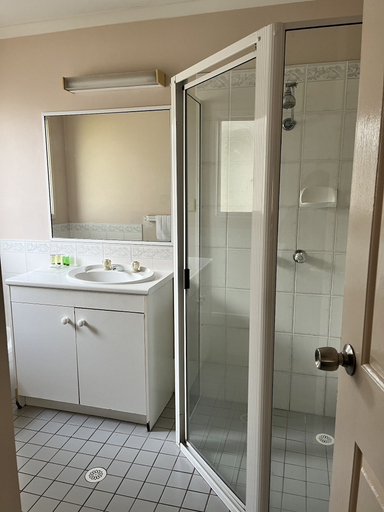 Bathroom 4, Nepean by Gateway Lifestyle Holiday Parks, Penrith - West