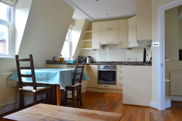Others 4, Lovely Top Floor Flat in Leafy Fulham, London