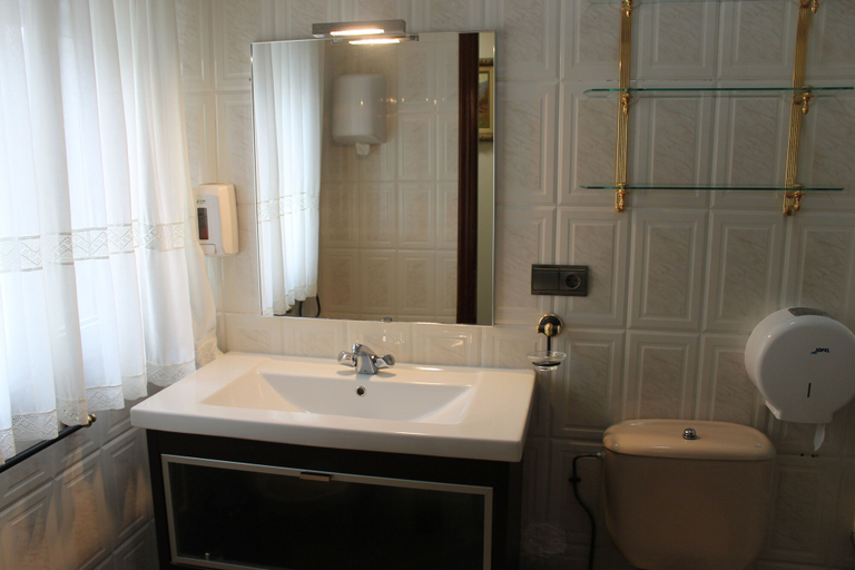 Bathroom 3, Pension As Burgas, Pontevedra