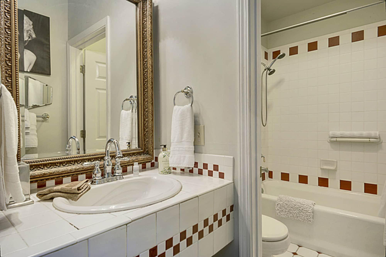 Bathroom 5, The Inn at Ocean Springs, Jackson