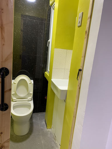 Bathroom 4, Beinte Singko de Marso Apartments, Candon City