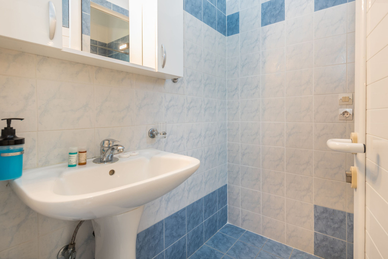Bathroom 5, Pansion Mary Studios, Ionian Islands