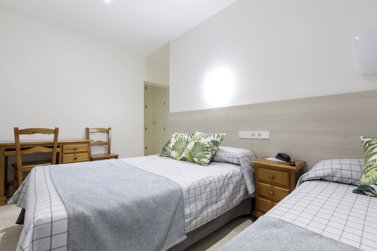 Bedroom 4, Hostal Castilla II - Puerta del Sol, Madrid