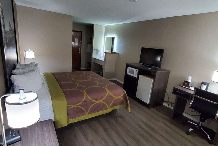 Bedroom 3, Super 8 by Wyndham Paris, Henry