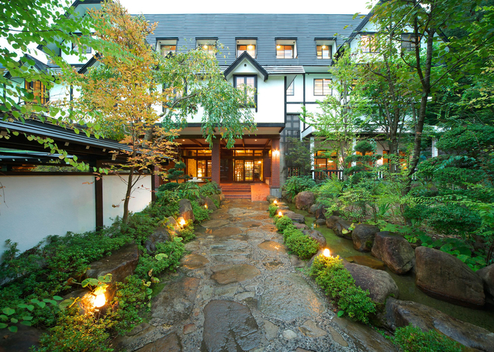 Exterior & Views