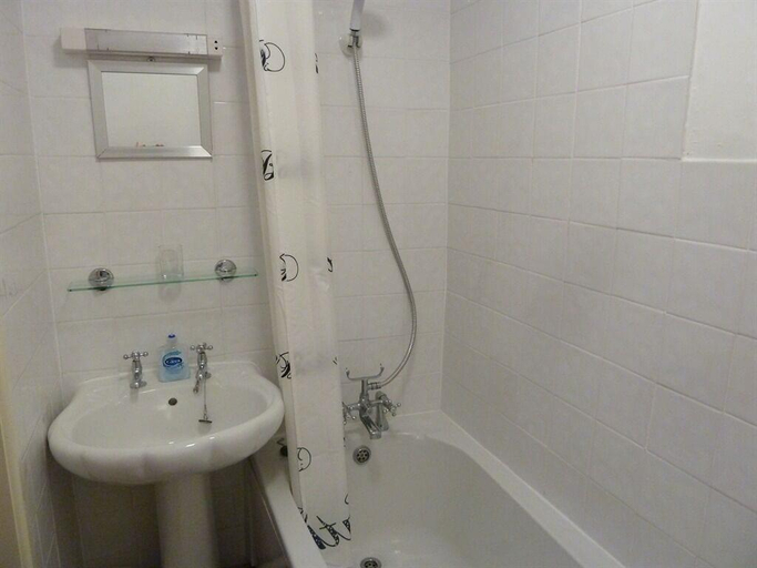 Bathroom 3, Elephant & Castle, Kirklees
