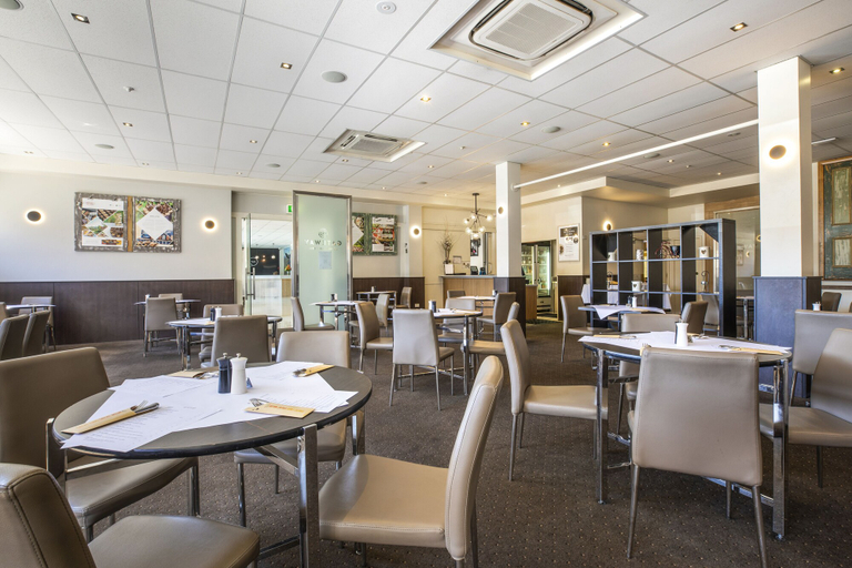 Food & Drinks 4, Nightelier Devonport Gateway Hotel, Devonport