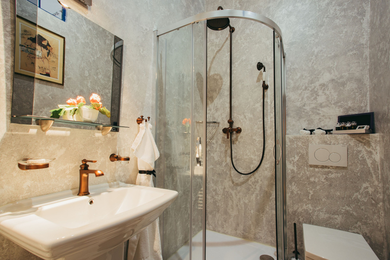 Bathroom 4, Divná Pani Luxury Gallery Rooms, Banská Štiavnica