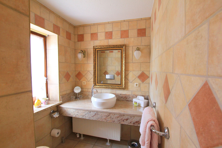 Bathroom 3, Landhaus & Burg Hotel Romantik, Gotha
