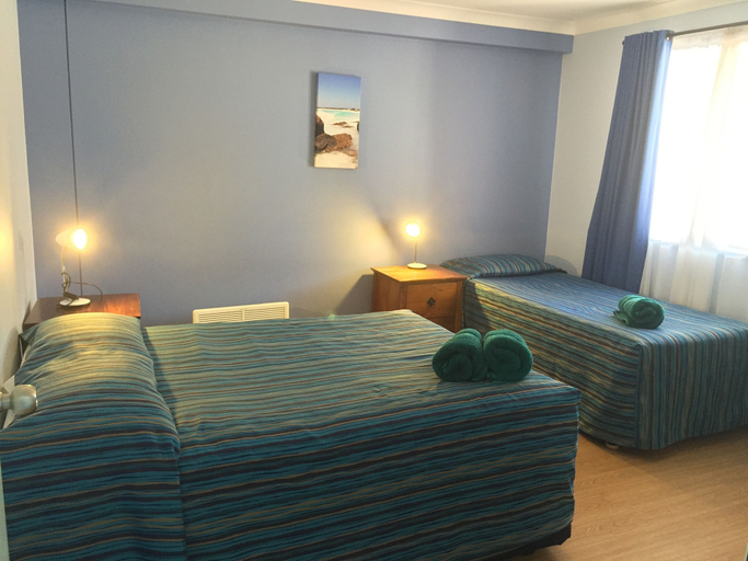 Bedroom 3, Driftwood Apartments, Esperance