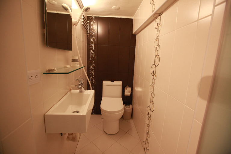 Bathroom 4, Bai Ji Yi, Pingtung