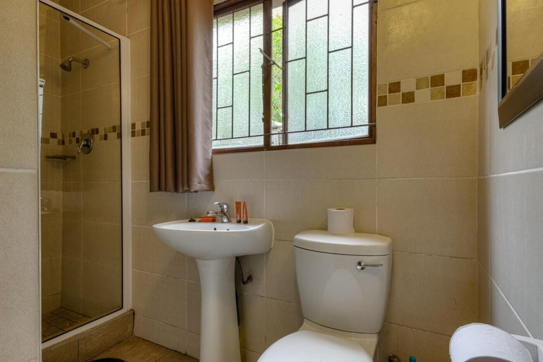 Bathroom 5, Shonalanga Lodge, Umkhanyakude