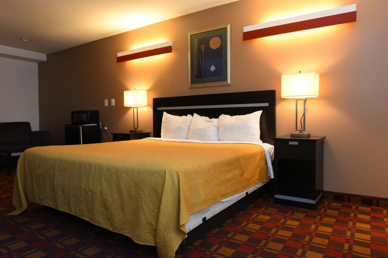 Bedroom 3, Capital Inn & Suites, Rensselaer
