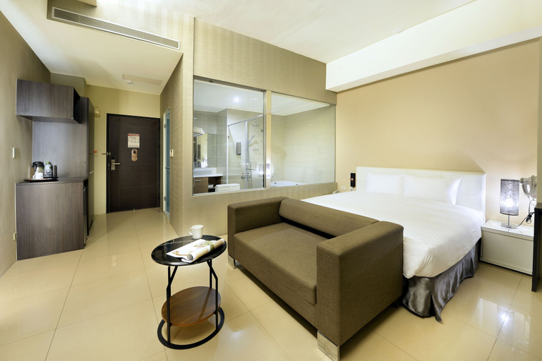 Bedroom 3, Hu Yue Lakeview Hotel, Nantou