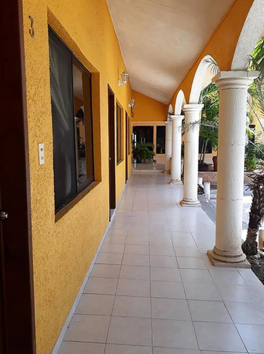 Others, Hotel los Arcos, Izamal