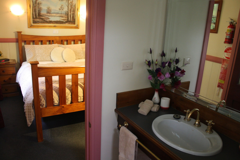 Bathroom 3, Secrets Hideaway, Blue Mountains
