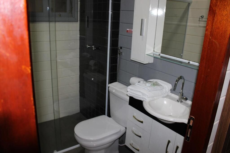 Bathroom 4, Summit Lago Hotel, Lambari