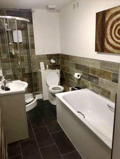 Bathroom 3, The Riverside Inn, Bath and North East Somerset