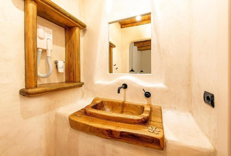 Bathroom 4, Etna Quota Mille Boutique Hotel, Typical Sicilian Food & Wine, Catania