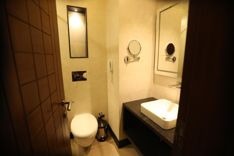 Bathroom 5, The Pinnacle INN Sarnath, Varanasi