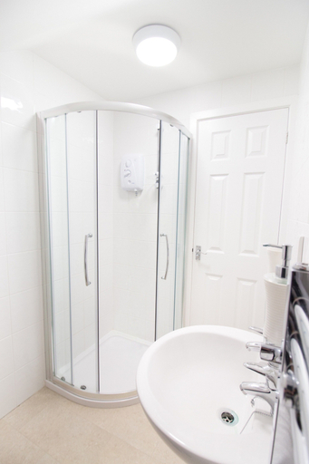 Bathroom 4, Seaview Holidays - Salterns Village, Isle of Wight