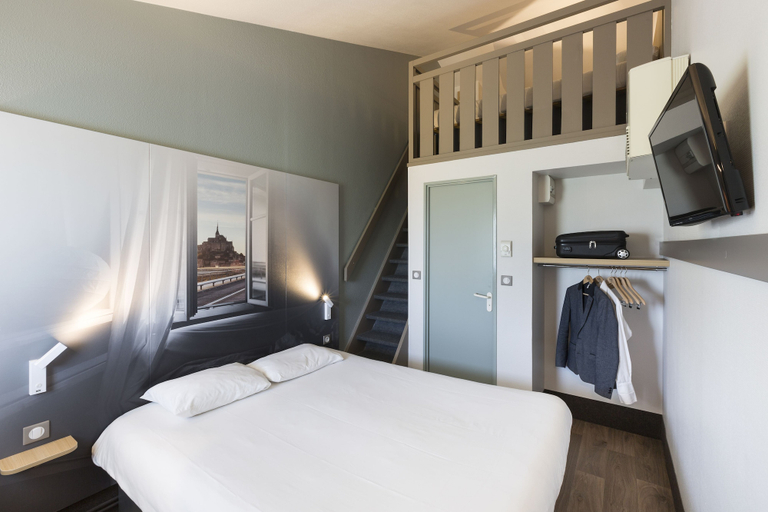 Bedroom 3, B&B HOTEL Avranches Baie du Mont Saint-Michel, Manche