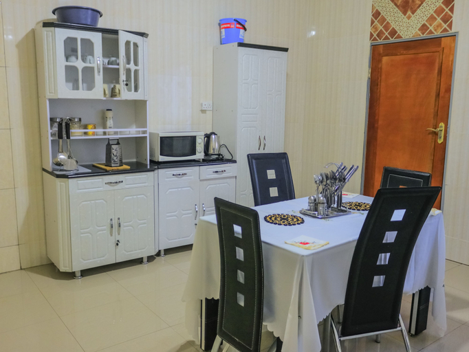 Others 5, KM Executive Lodge, Livingstone