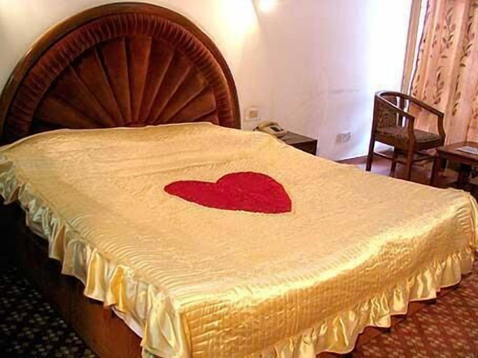 Bedroom 4, Glacier Resorts, Kullu
