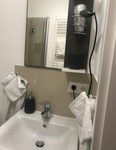 Bathroom 5, Gästehaus Zur Fledermaus, Mainz-Bingen