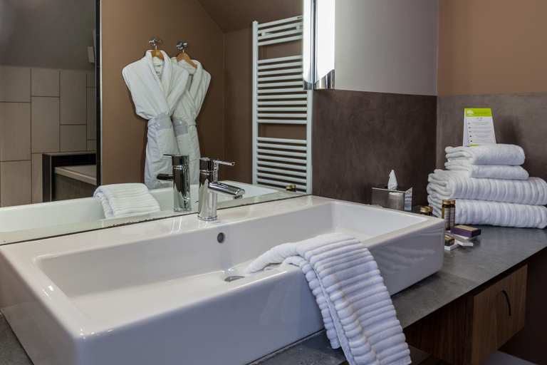 Bathroom 4, Ivan Vautier, Calvados