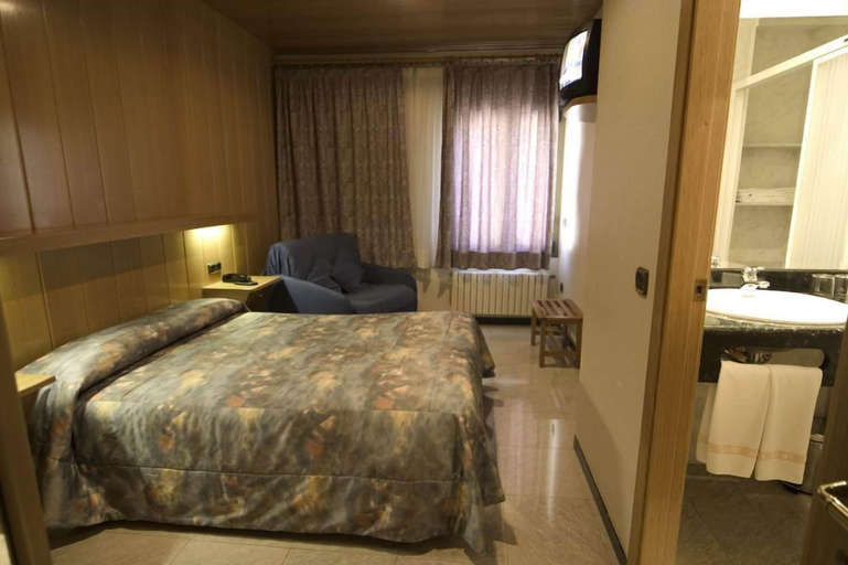 Bedroom 3, Hotel Sant Antoni, Girona