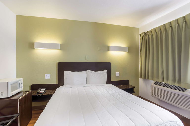 Bedroom 3, Red Roof Inn Bowling Green, Warren