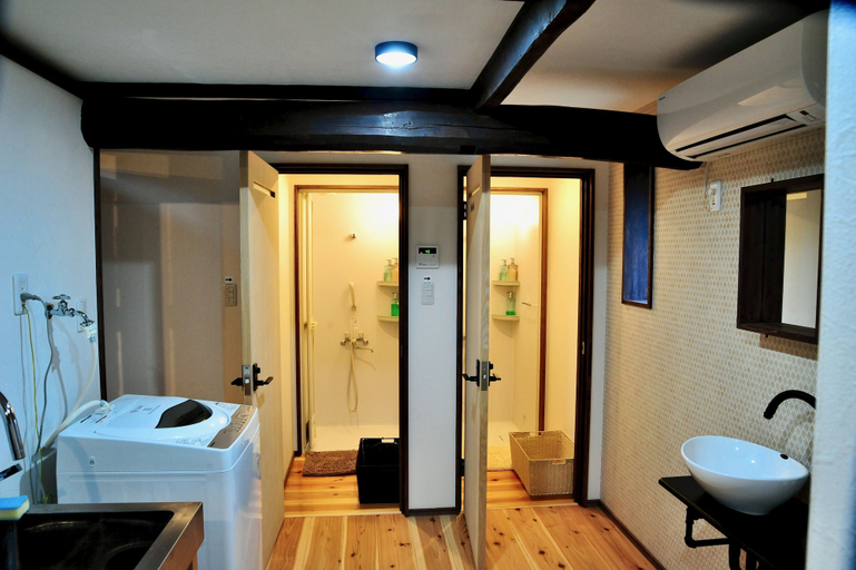 Bathroom 4, kusunoki(women-only guesthouse), Fukuyama