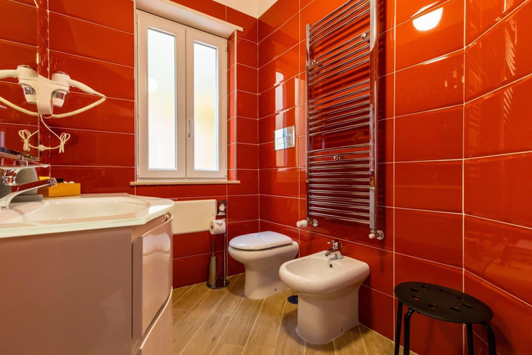 Bathroom 5, Napoli d'Amare, Napoli