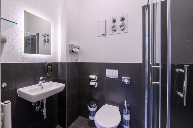 Bathroom 5, Sonata City Hotel, Köln