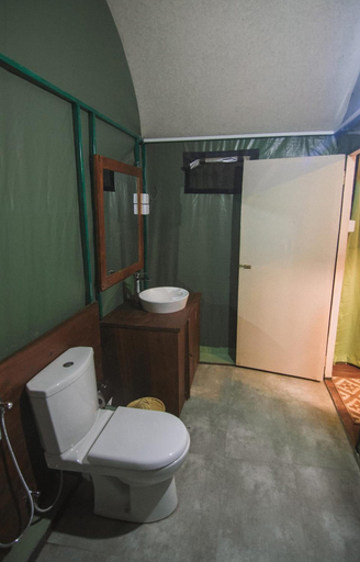 Bathroom 3, 360 Rainforest, Kotapola