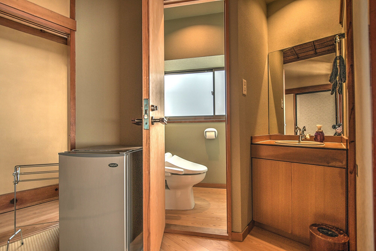 Bathroom 3, Historical Ryokan Hostel K's House Ito Onsen, Itō