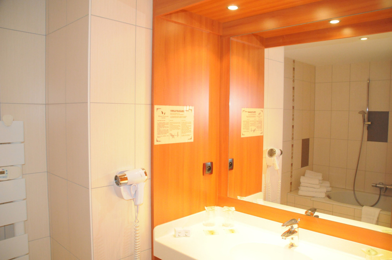 Bathroom 4, Hôtel Cigoland, Bas-Rhin