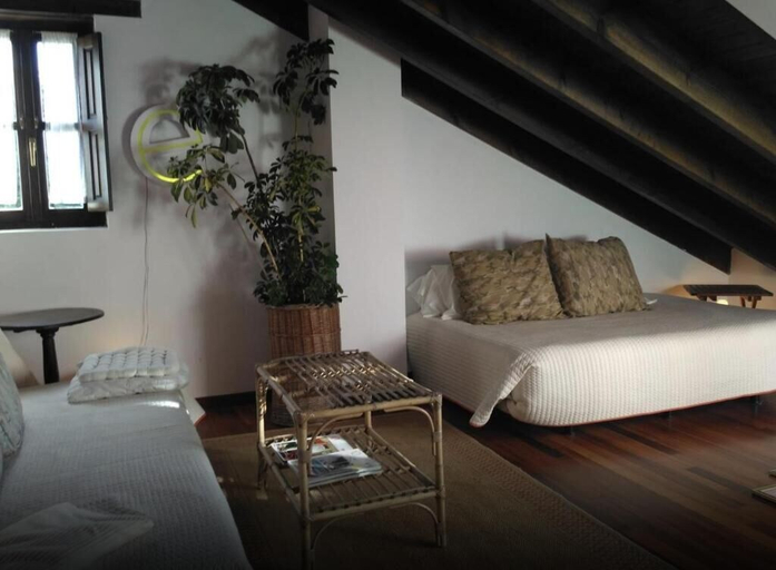 Bedroom 3, Bosque de Cuevas, Asturias