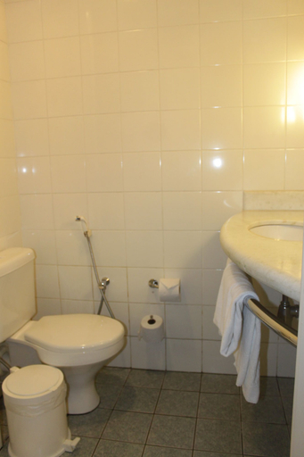 Bathroom 4, ibis Betim, Betim