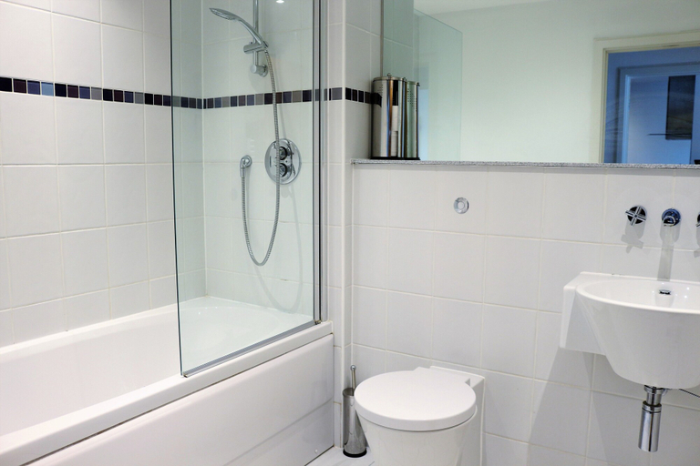 Bathroom 4, 55 St James Walk, Gloucestershire