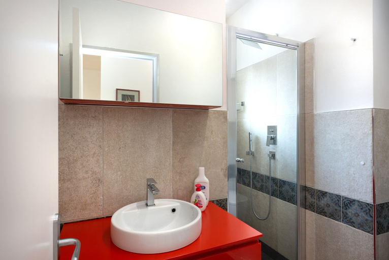 Bathroom 2, Giulia's Apartment, Roma
