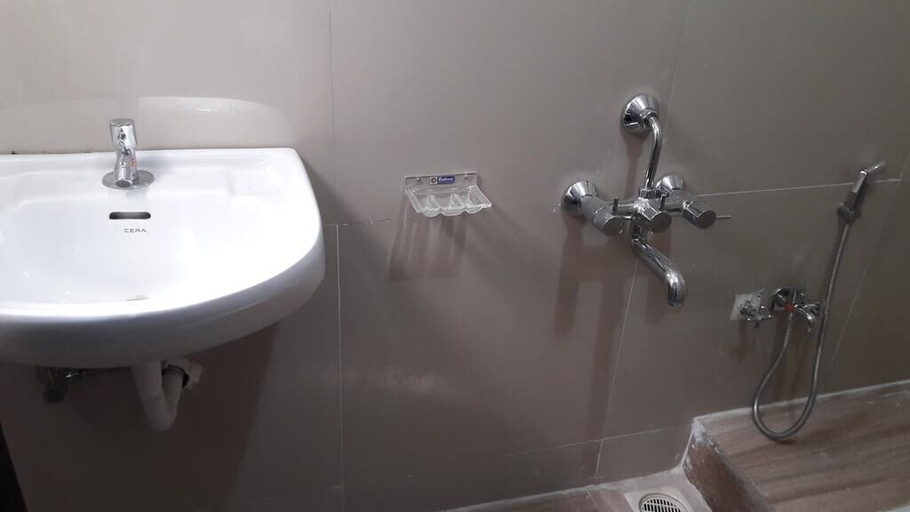 Bathroom 4, Hotel Aurangabad Regency, Aurangabad