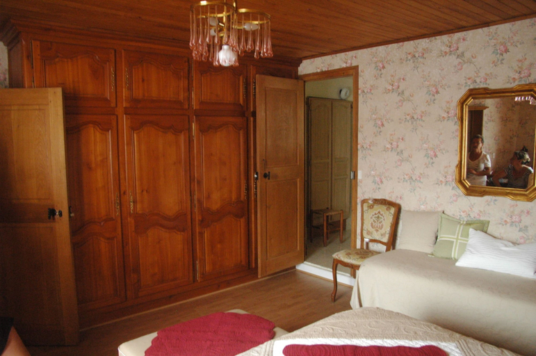Bedroom 3, Le Puits Fortifie, Côte-d'Or