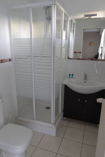 Bathroom 4, Hôtel Aquitaine, Landes